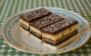 orechove_rezy_piskotom.jpg, 23kB