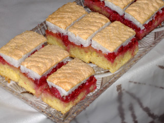 sviezi ribezlovy kolac.JPG, 46 kB
